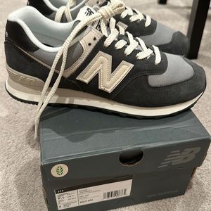 NEVER WORN New Balance 574 Sneakers